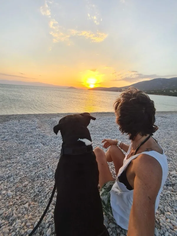 Michi und Mailo beim Sonnenuntergang am Strand